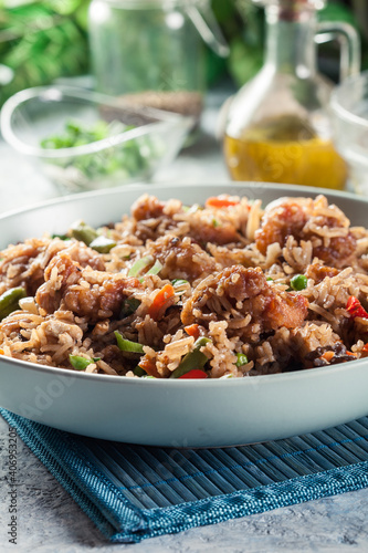 Fried rice witch chicken, eggs and vegetables