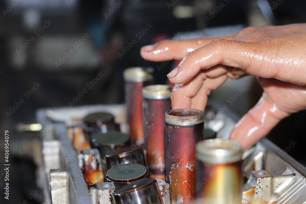 Repair of the internal combustion engine of a passenger car. Replacing the timing chain. Repair of the internal combustion engine of a passenger car. Replacing the timing chain.