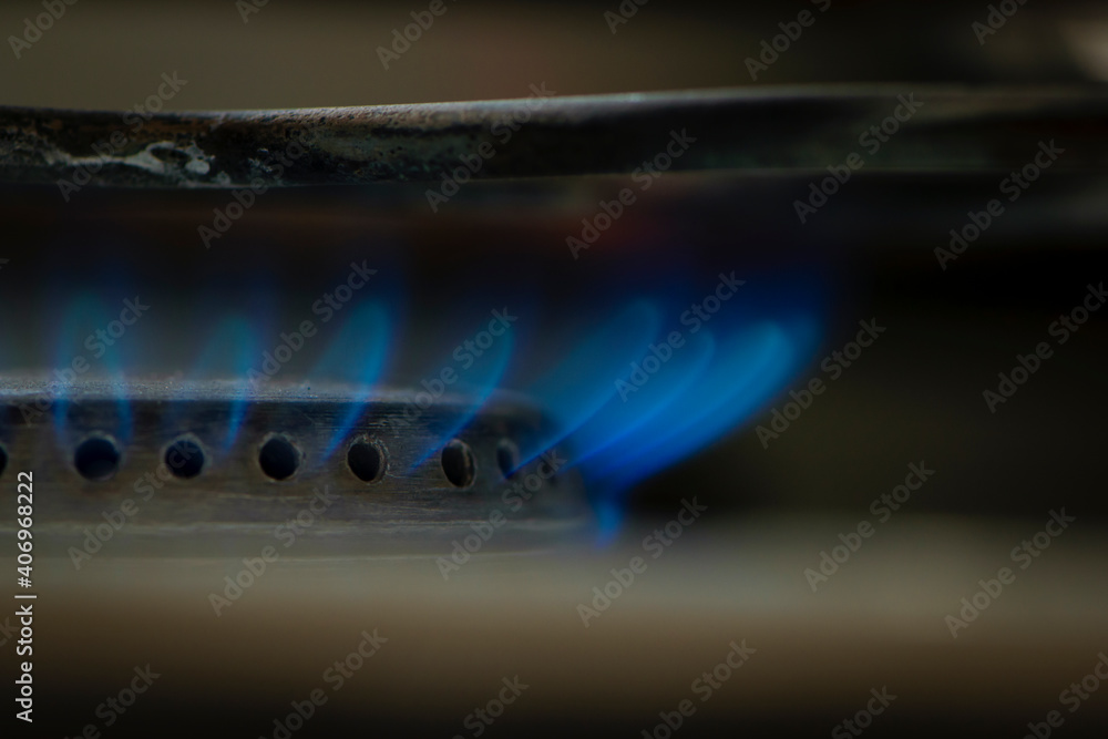 Foto de Burning gas stove. Blue flame closeup. blue fire burns natural