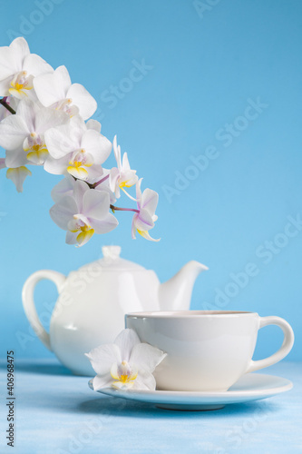 Fototapeta Naklejka Na Ścianę i Meble -  Spring tea with orchid.