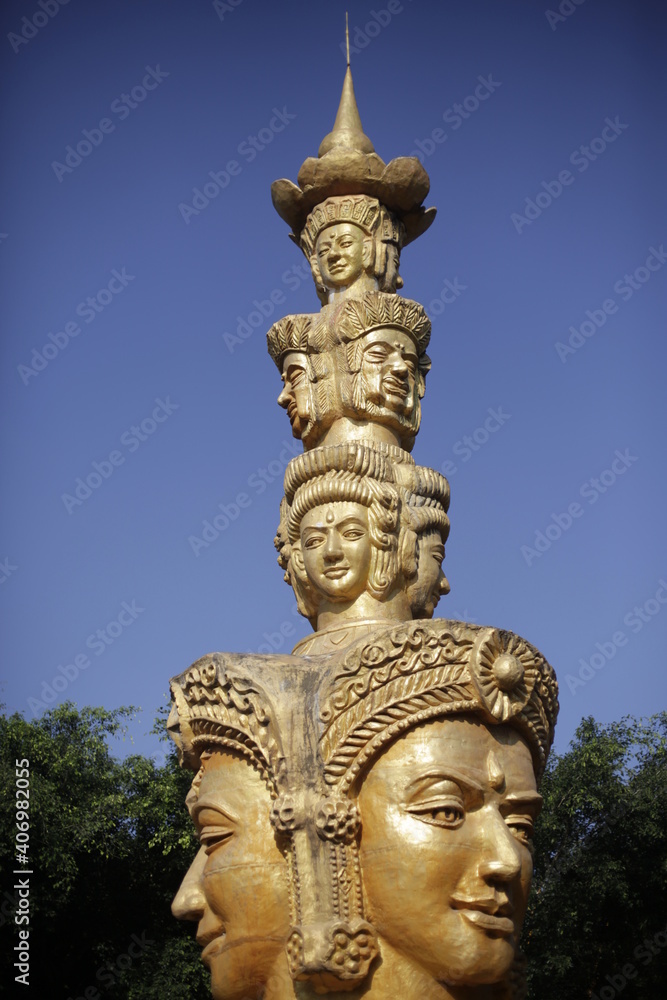 Hainan Thai six piles of three surfaces of the six arm of gods Hainan Thai six piles of three surfaces of the six arm of gods