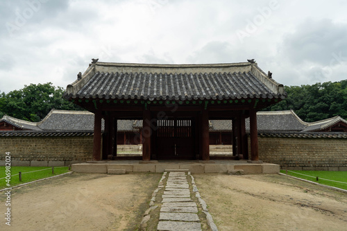 Fototapeta Naklejka Na Ścianę i Meble -  garden of Sanctuary Chongmyo in Seoul