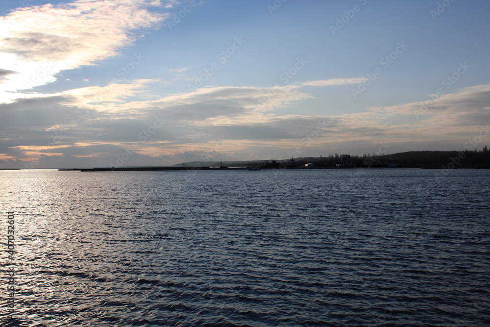 Naklejka premium sunset over the sea