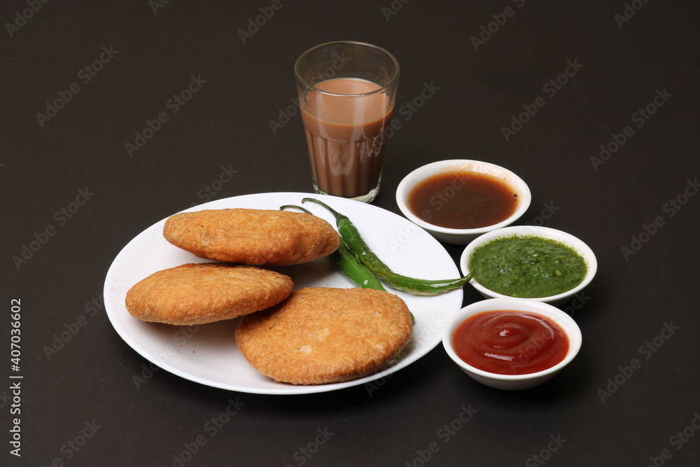Indian snakes food kachouri or kachoudi kachori served with masala or cutting chai tamarind and mint chutney