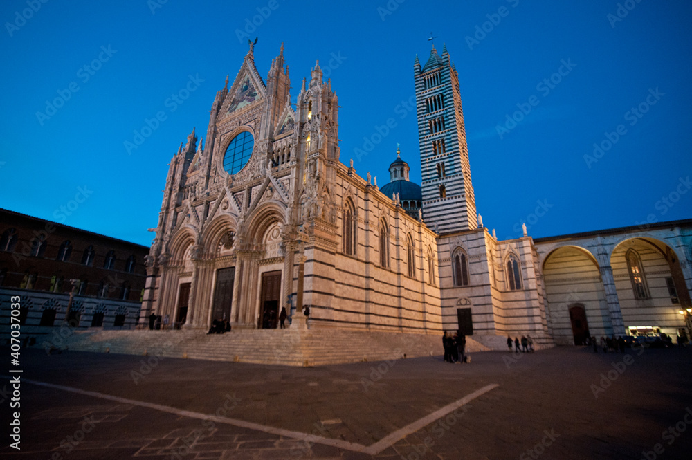 duomo di siena nell'ora blu