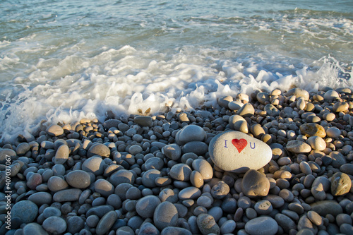 Obraz na plátně I love you and heart painted with a red paint marker on the pebble as a gift for Saint Valentine's day on the pebble background