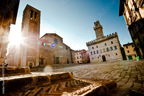 Un raggio di sole a risplendere la piazza di Montepulciano - Toscana