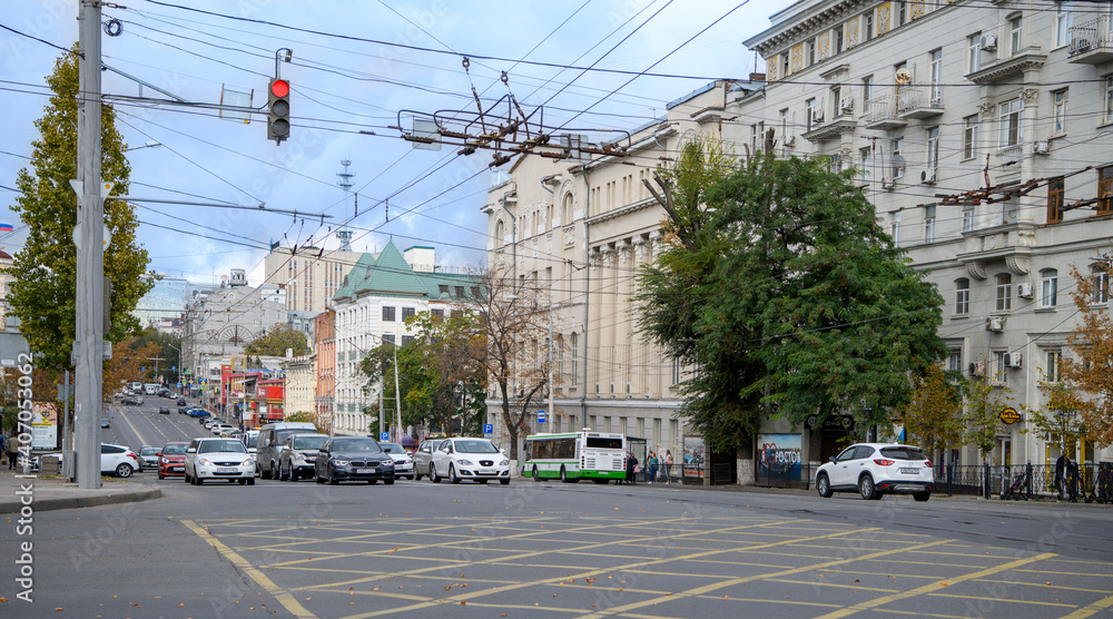 Fototapeta premium Autumn has come to the city.Pedestrians and auto move along Budenovsky Avenue