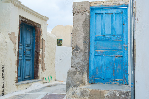 Fototapeta Naklejka Na Ścianę i Meble -  traditional greek village and white stone houses and blue vintage door