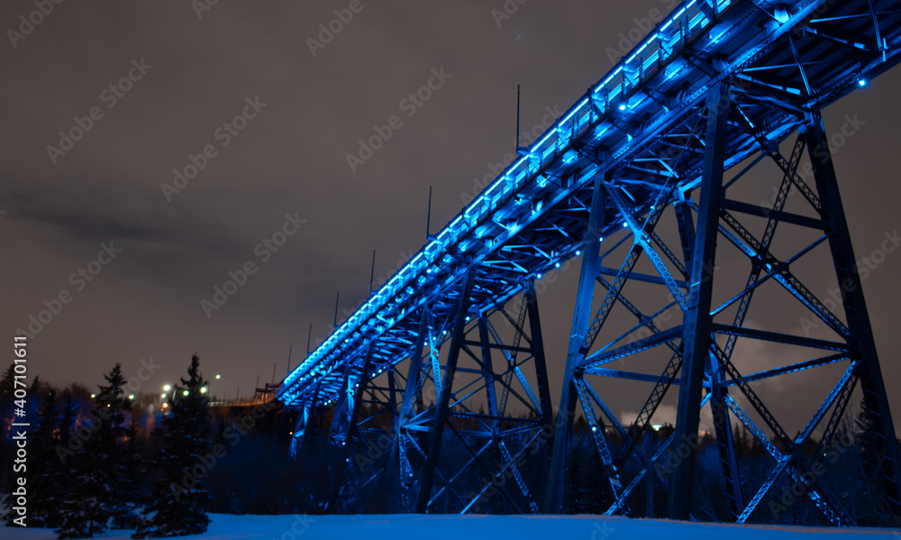 Naklejka premium bridge in the night