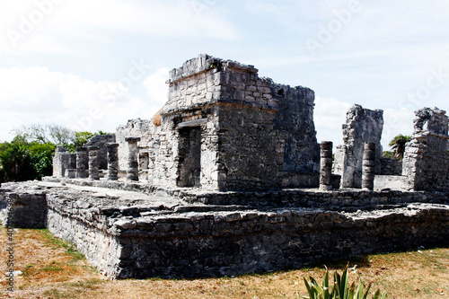 Obraz na płótnie Panoramic of pre-Hispanic architecture in the ruins of the Mayan culture built in Tulum Quintana Roo w salonie
