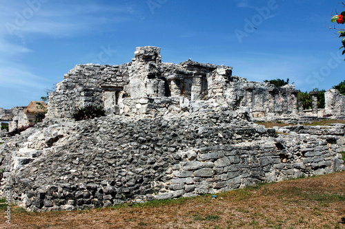 Obraz na płótnie Panoramic of pre-Hispanic architecture in the ruins of the Mayan culture built in Tulum Quintana Roo w salonie