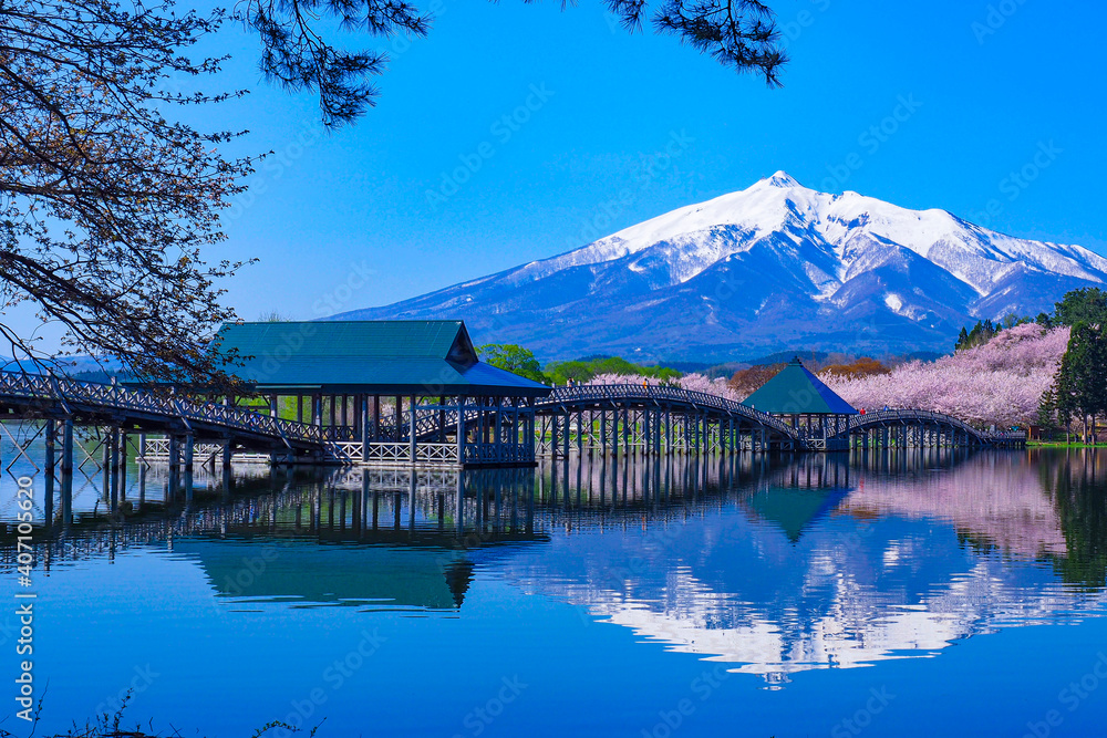 青森 鶴の舞橋と岩木山 Stock Photo Adobe Stock