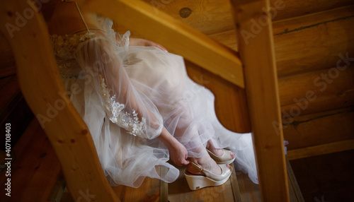 The bride puts on her shoes.