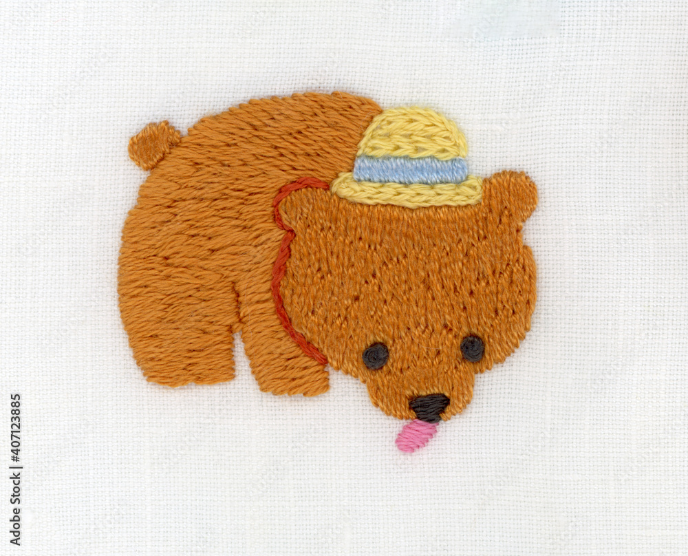 麦わら帽子をかぶった子熊の刺繍 Foto De Stock Adobe Stock