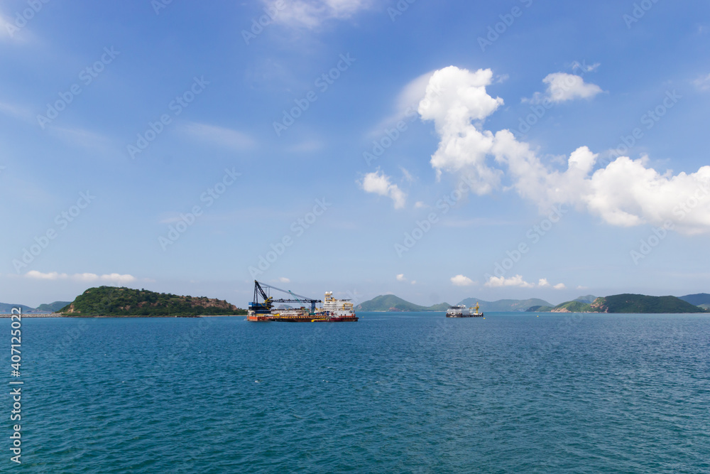 PATTAYA, CHONBURI, THAILAND -OCTOBER 19,2017 : Ships for the maritime industry floating on the sea of thailand