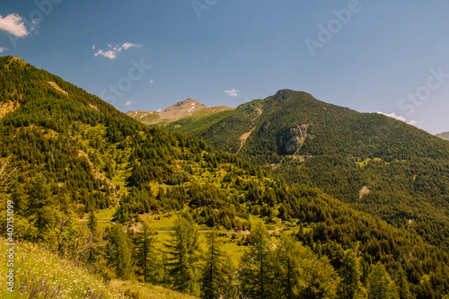 Photo de paysage montagneu