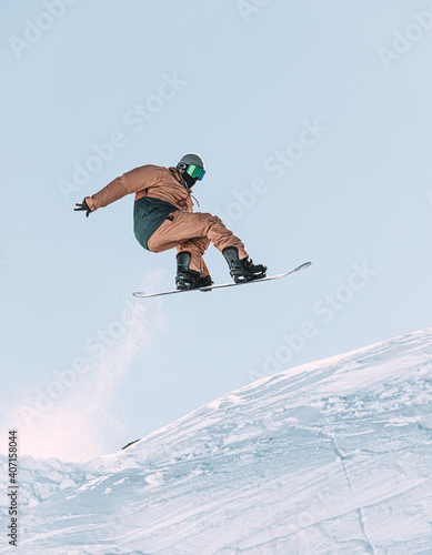 Salto con un snowboard 
