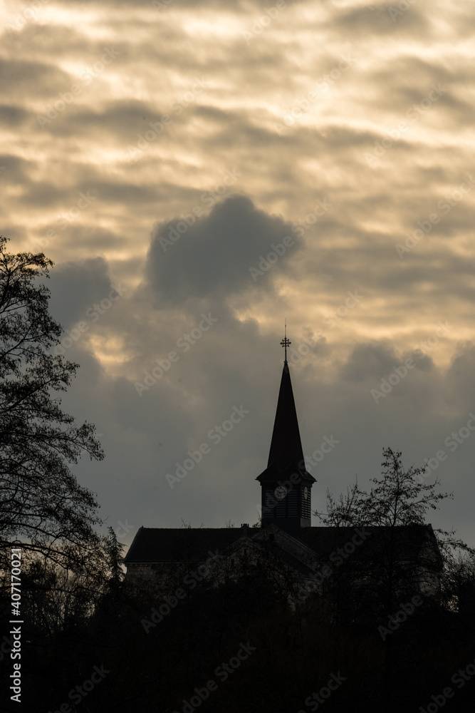 Obraz premium Lumière du couchant sur l'Abbaye d'Acey dans le Jura