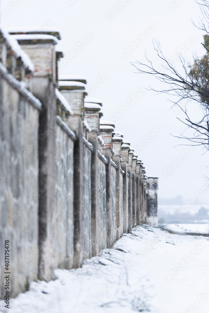 Wall with snow