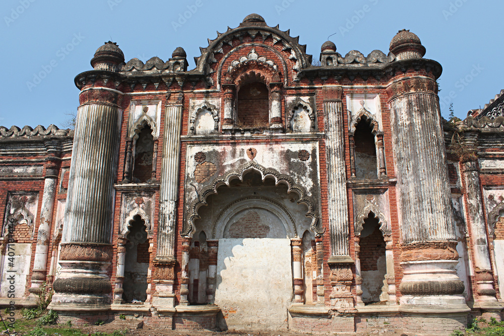 Obraz premium Tall pilasters, fluted pillars and scalloped arches in distintly european style blended with Indian elements,wall of old palace Darbhanga, Bihar, India