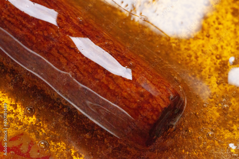 bâton de cannelle et sirop