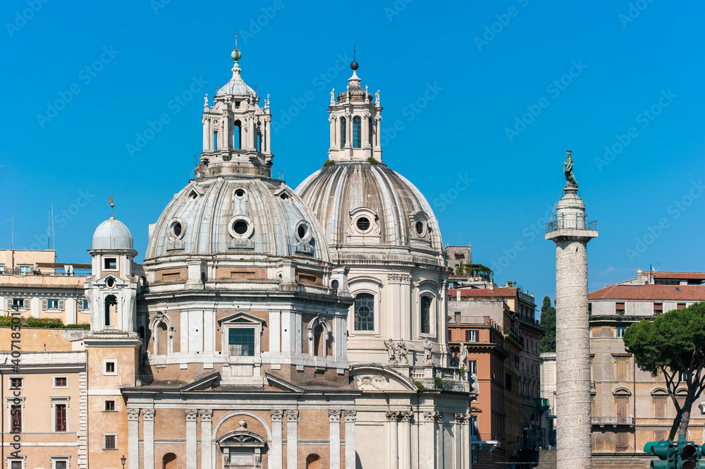Zwillingskirchen am Trajansforum in Rom