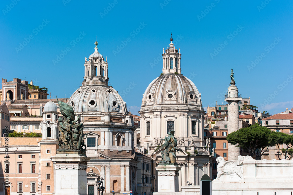 Zwillingskirchen am Trajansforum in Rom
