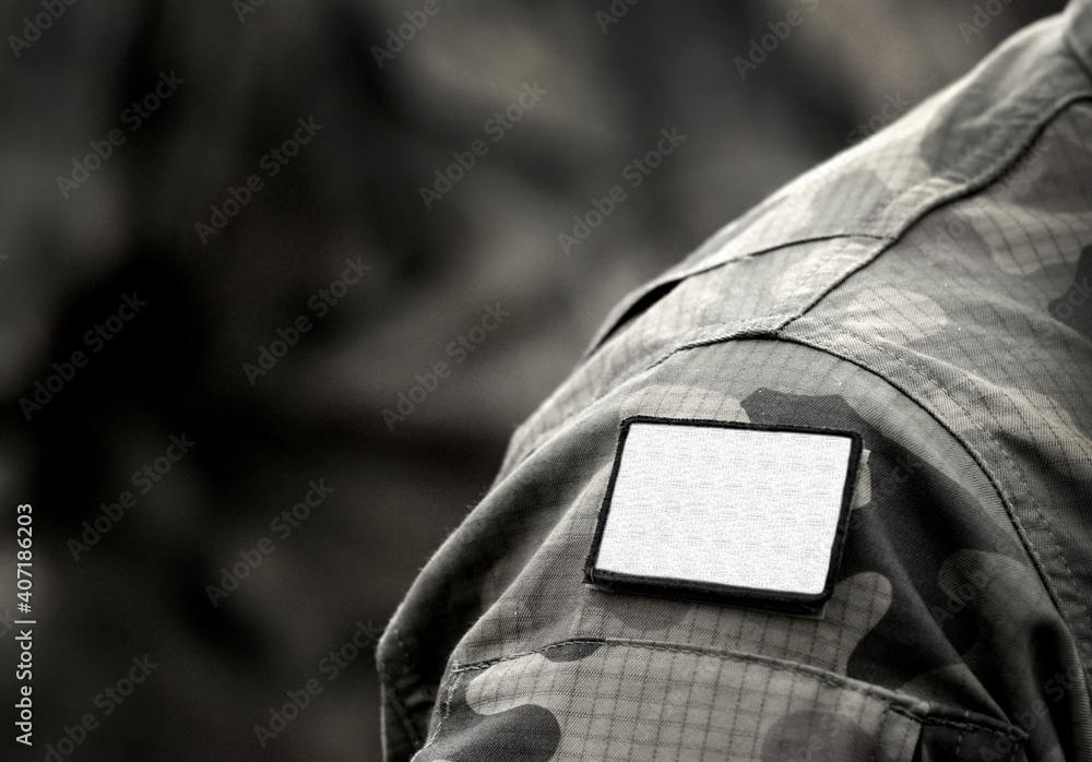 Fotografia do Stock White flag on military uniform. White flag is sign