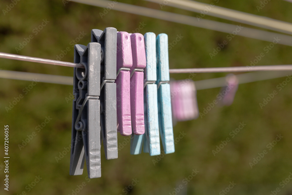 Pinces à linge sur fil