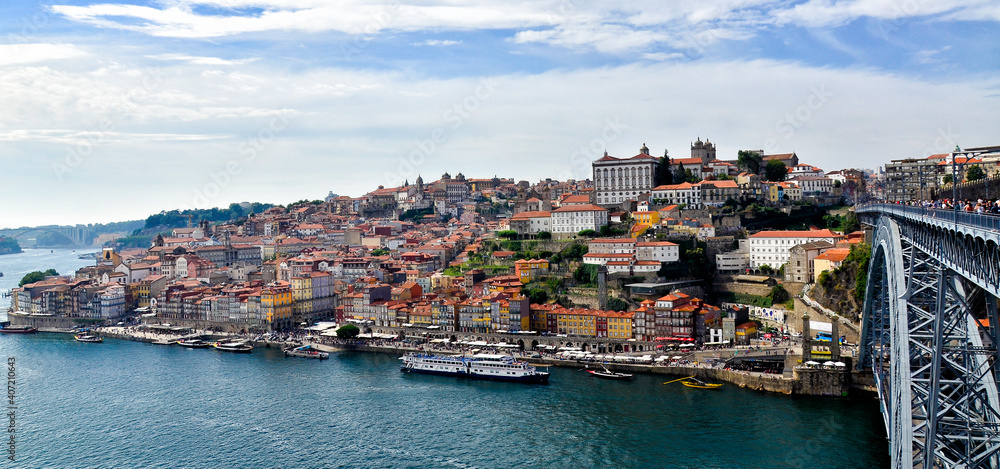 Porto views with colured buildings and boats