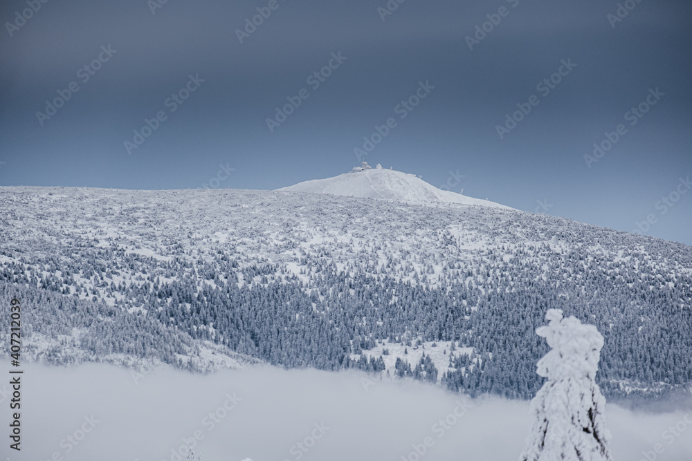 Obraz premium Krokonose mountains is located in northeastern Bohemia and in the south of the Polish part of Silesia. The highest mountain in the Giant Mountains and the whole of the Czech Republic is Snezka 1603m.