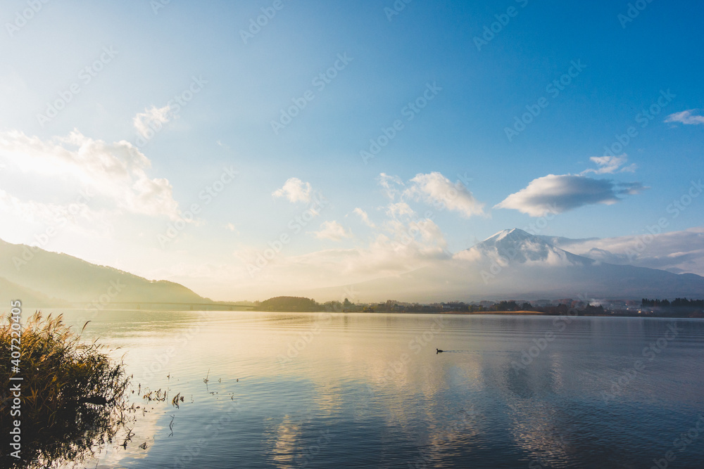 河口湖の朝焼けと富士山