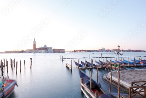 Blick auf die Insel San Giorgio Maggiore im Sonnenaufgang, Venedig