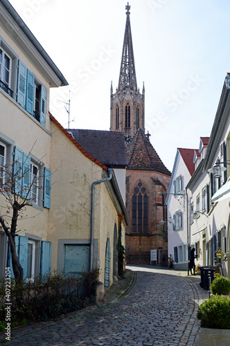 Gasse mit Blick auf die Schlosskirche bad D  rkheim