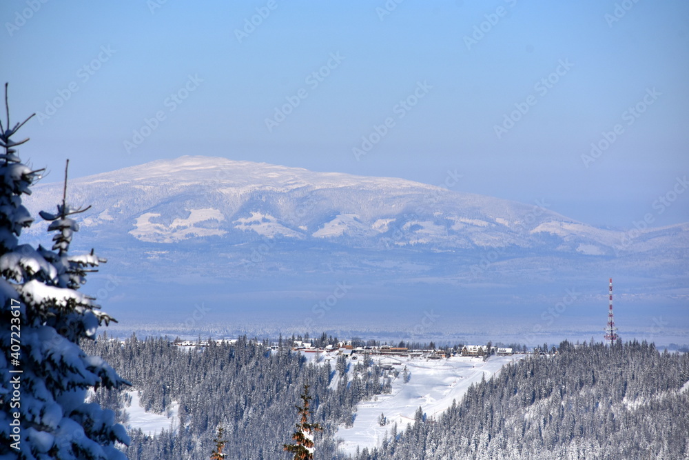 Babia Góra w zimie, Babiogórski Park Narodowy, zimowy szlak na Diablaka - obrazy, fototapety, plakaty 