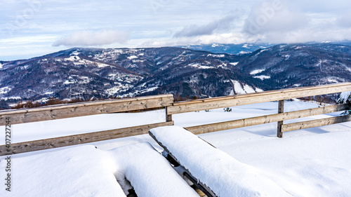 Fototapeta Naklejka Na Ścianę i Meble -  zima w górach, Beskid Śląski w Polsce, Czantoria w Ustroniu