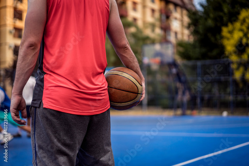 Man on basketball coury © Vladimir Borovic