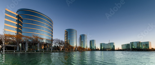 фотографія Sunrise over Oracle Corporation Buildings in Silicon Valley.