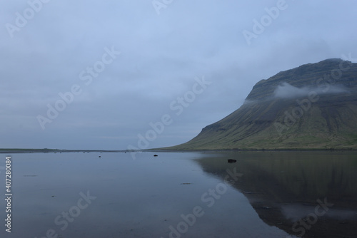 Fototapeta Naklejka Na Ścianę i Meble -  Iconic Kirkjufell mountain peninsula in northern Iceland