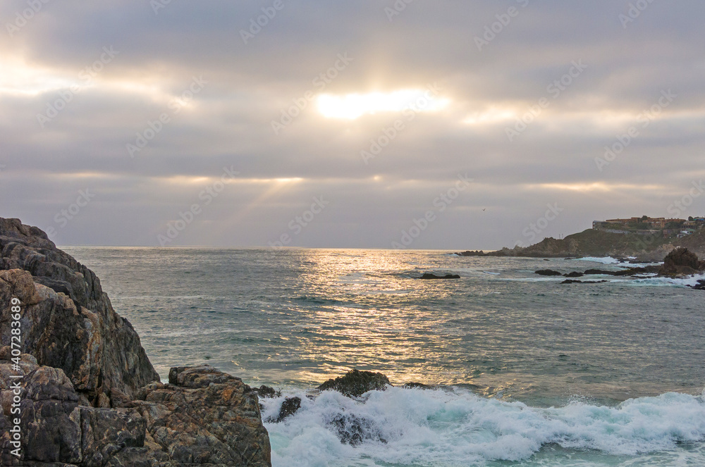 General image of the Pacific Ocean coast, from the tourist town of Las Cruces, on the Chilean coast.