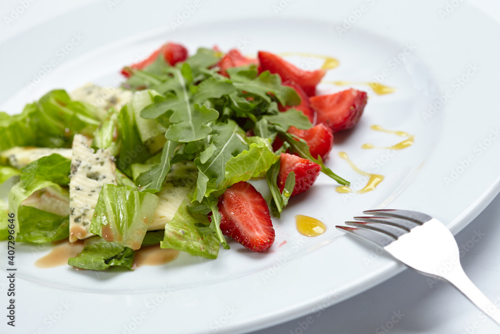 salad with strawberries and cheese