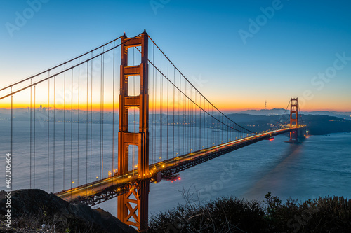 Fototapeta Naklejka Na Ścianę i Meble -  Daybreak over San Francisco from Battery Spencer
