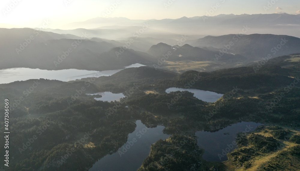 survol des lacs et forets des Bouillouses dans les Pyrénées-Orientales