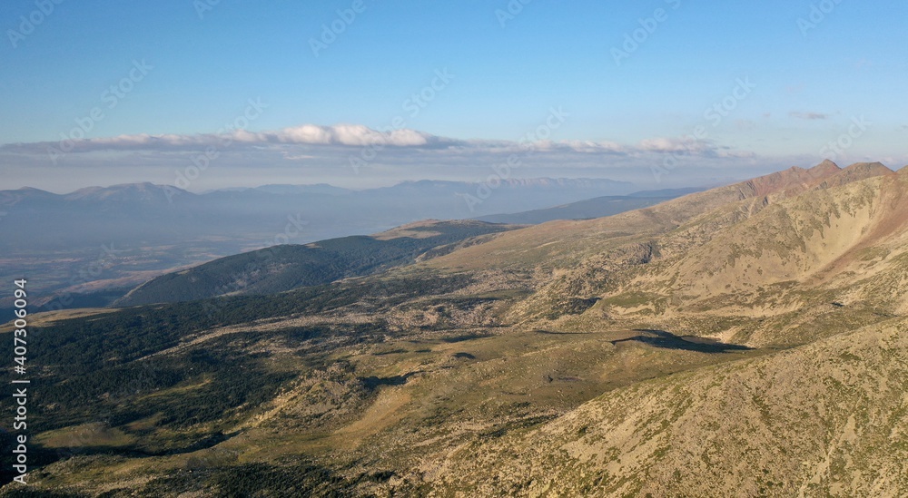 survol des lacs et forets des Bouillouses dans les Pyrénées-Orientales survol des lacs et forets des Bouillouses dans les Pyrénées-Orientales