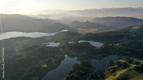 survol des lacs et forets des Bouillouses dans les Pyrénées-Orientales