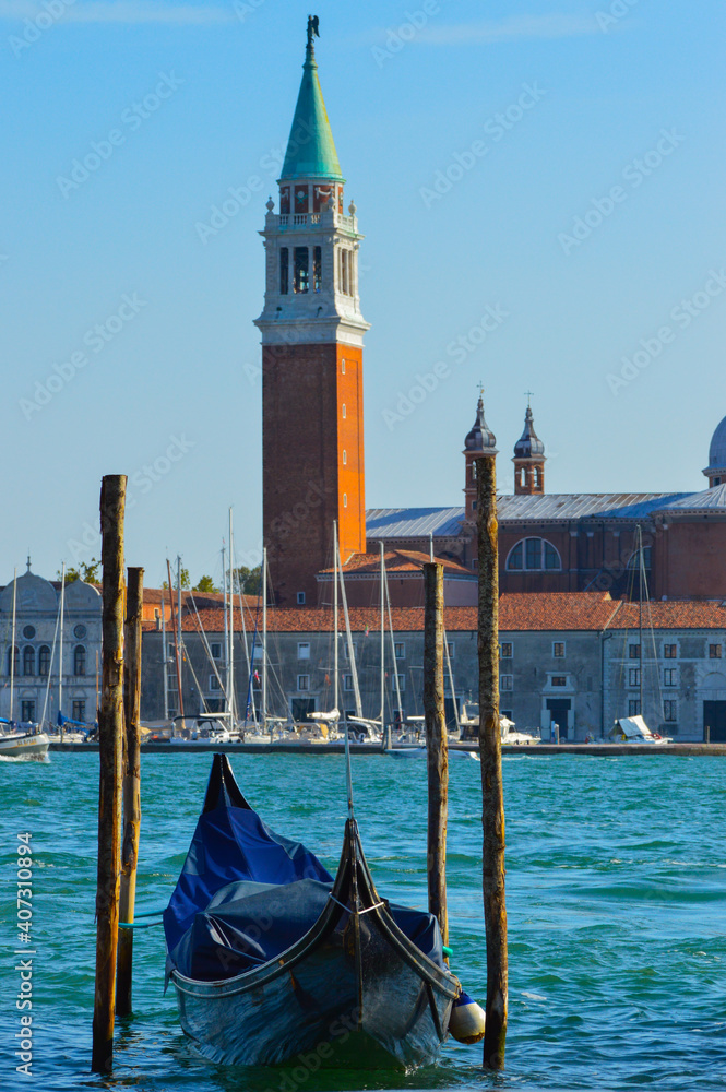Gondel in Venedig mit Blick auf den Lido
