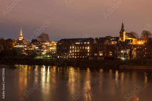 Kettwig vor der Brücke in Essen an der Ruhr, am Abend © mitifoto