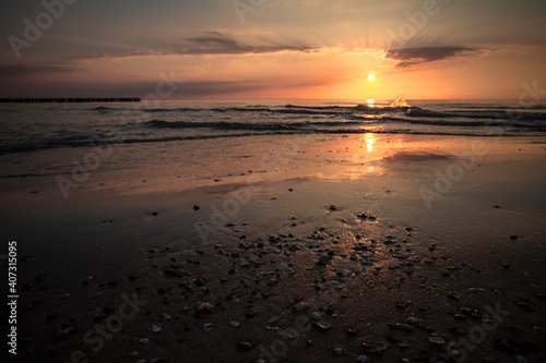 Fenomenalny zachód słońca nad Morzem Bałtyckim, Rewal, Polska