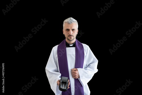 Handsome catholic priest holding credit card terminal Fototapet